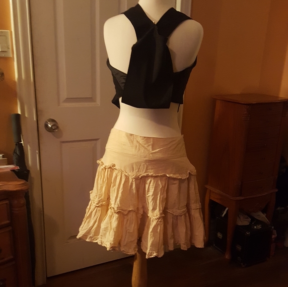 Very Nice Lace Front Minni Skirt - Picture 2 of 8